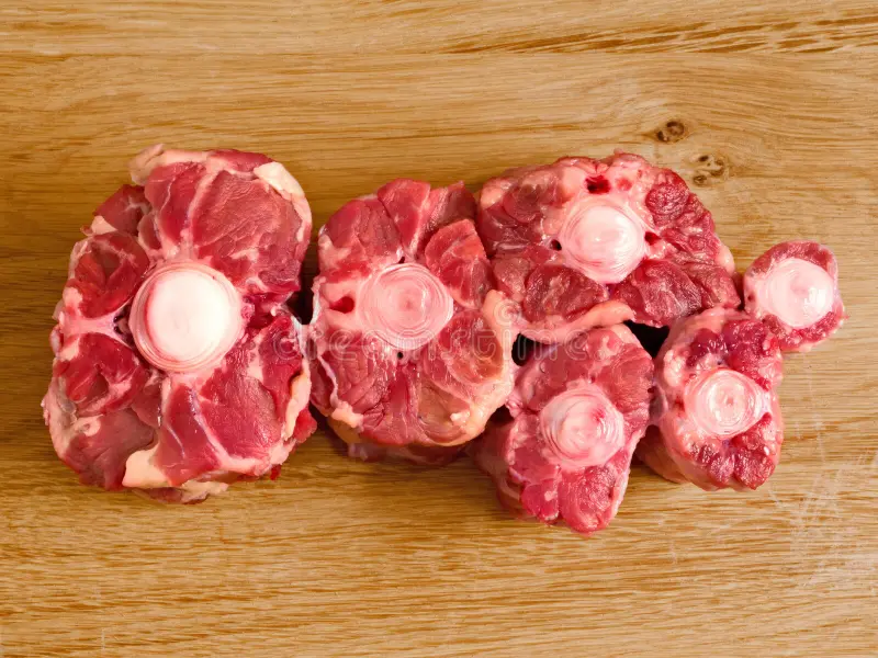 cola-cruda-cruda-de-la-carne-de-vaca-41583151 Rabos - Image 1